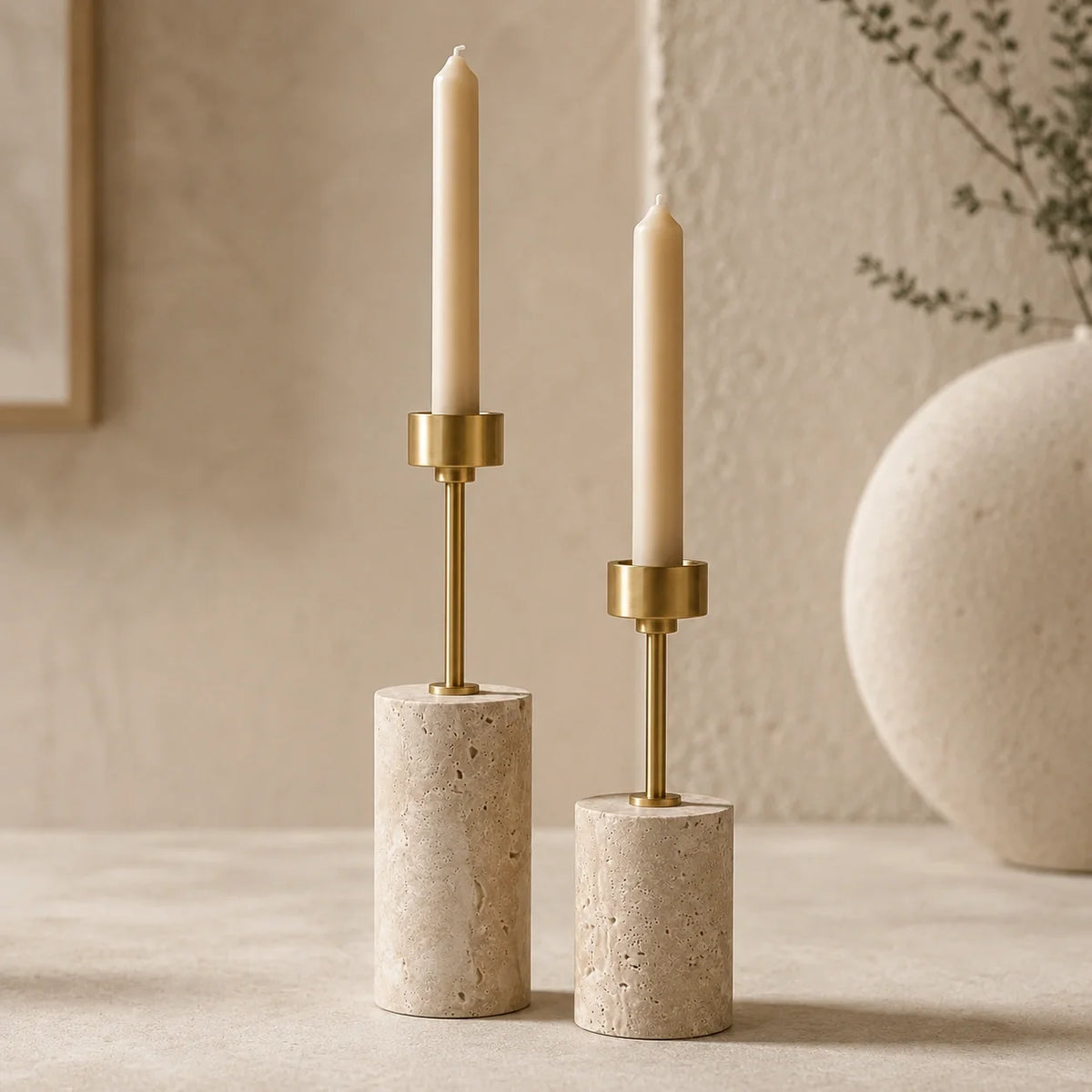 Conjunto de Castiçais Élodie em Travertino e Metal Dourado