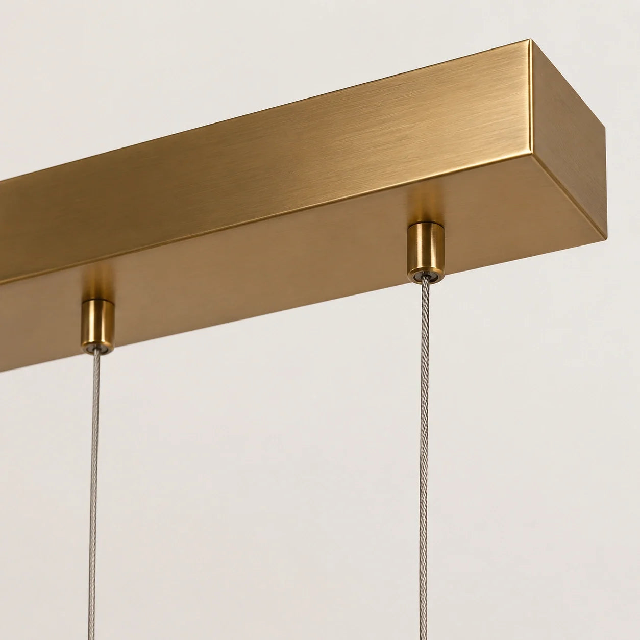 Lustre Linear Aurélia em Alabastro e Latão Escovado