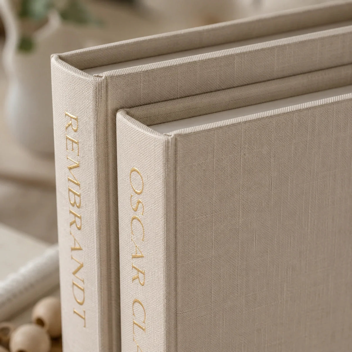 Livros Decorativos Élise com Compartimento e Efeito Linho – Kit 2 Peças