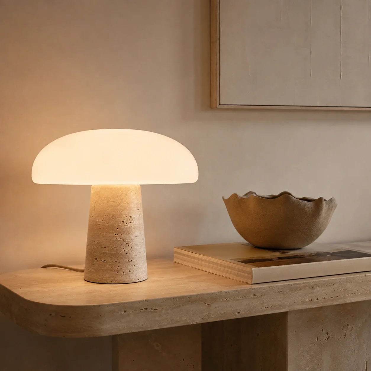 Luminária de Mesa Cala em Travertino Natural e Vidro Opalino
