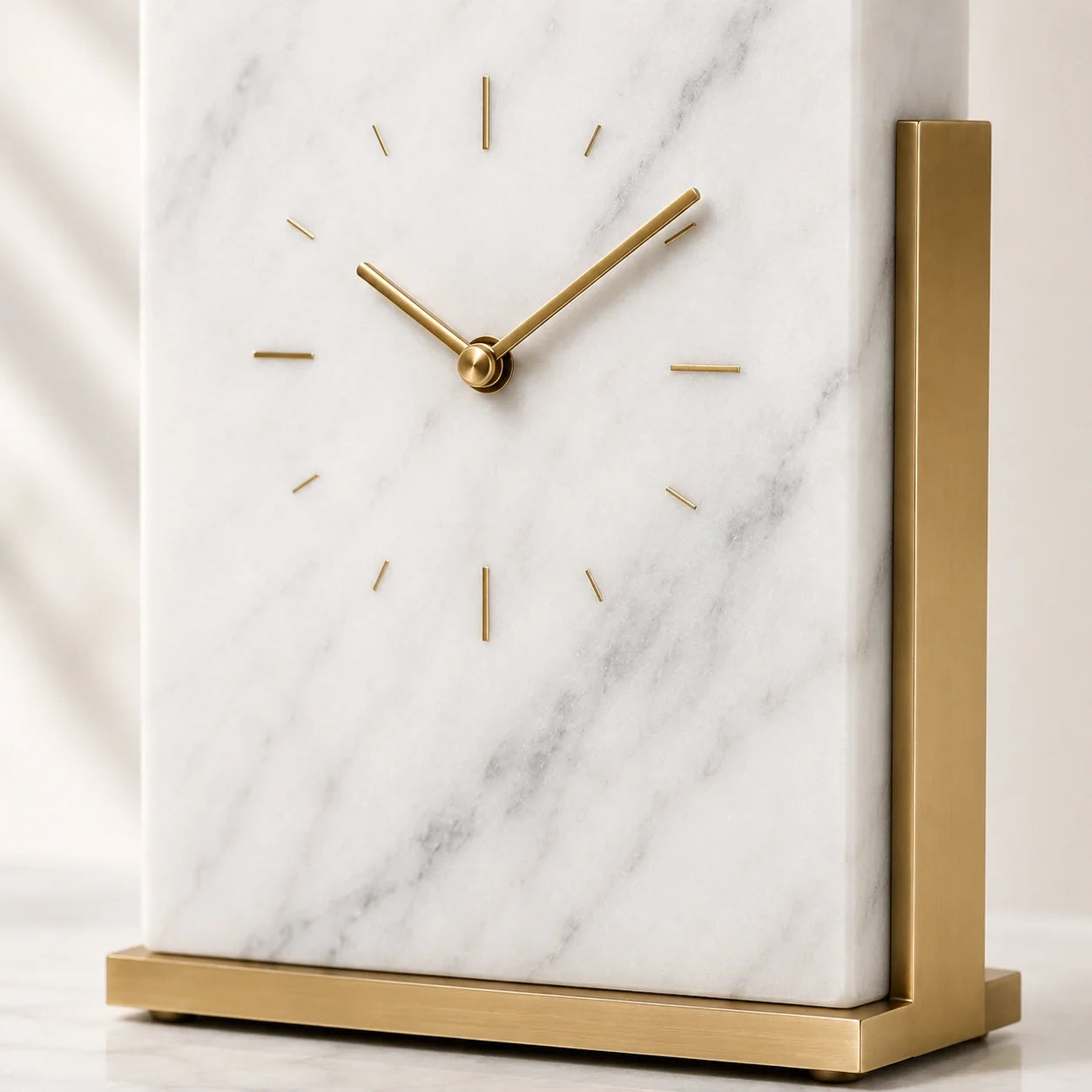 Relógio de Mesa Orsay em Mármore Natural e Latão