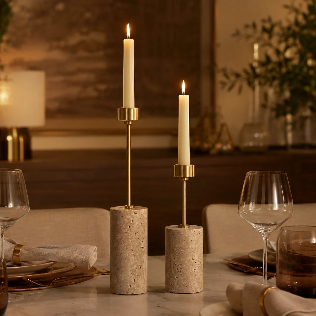 Conjunto de Castiçais Élodie em Travertino e Metal Dourado