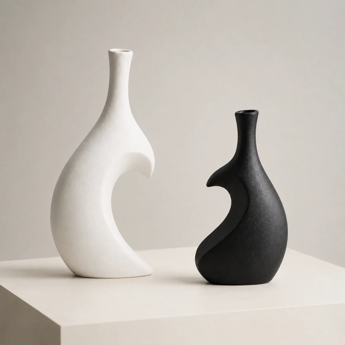 Conjunto de Vasos Enlace em Cerâmica com Design Escultural