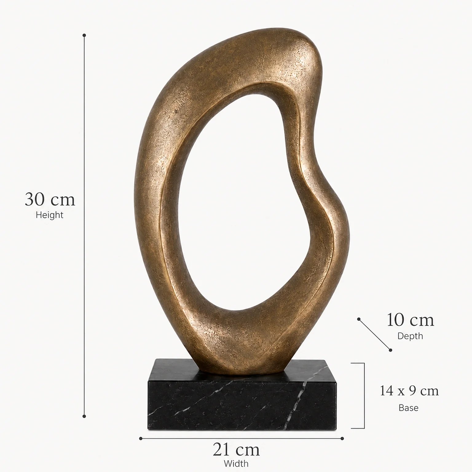 Escultura Nara em Alumínio Fundido e Mármore Preto