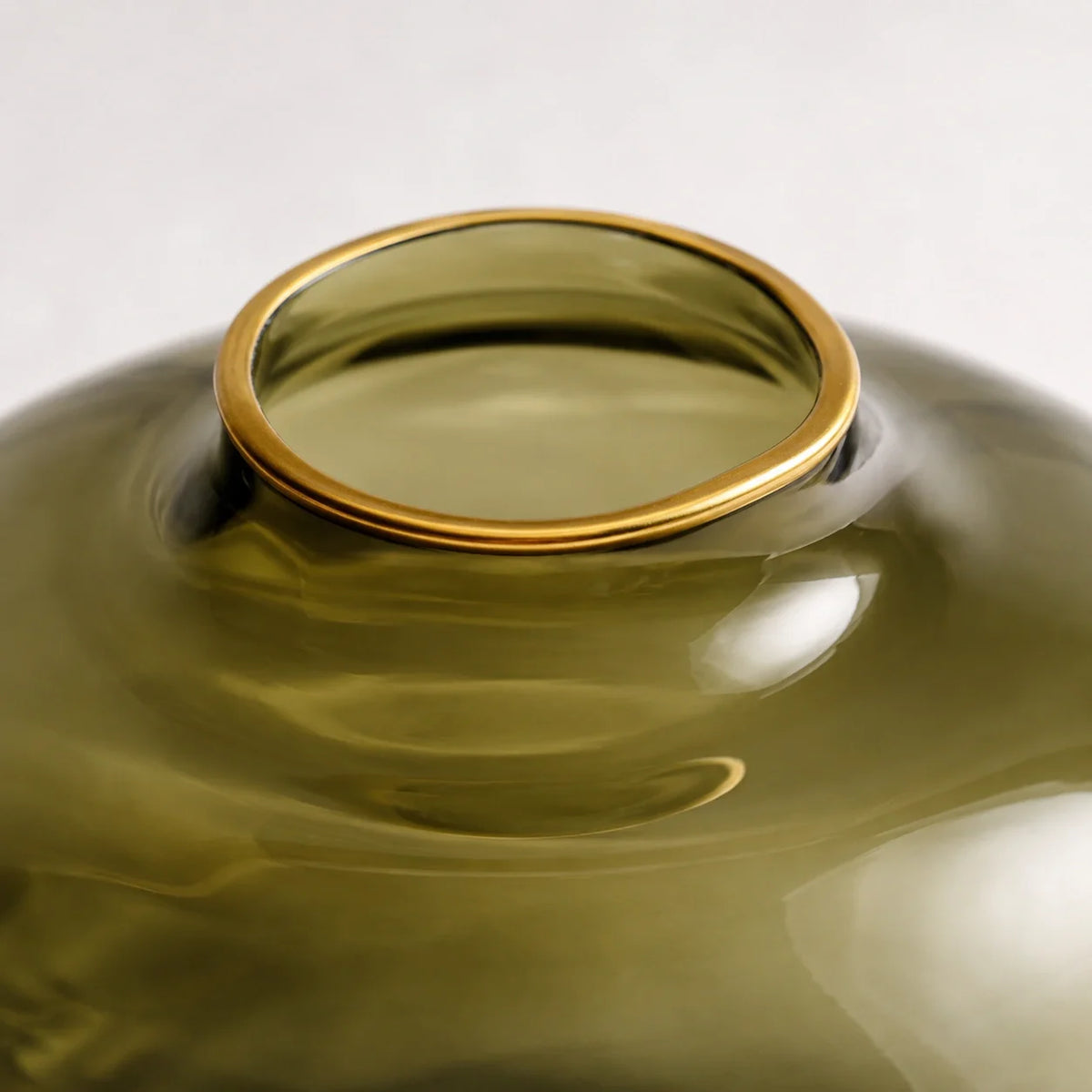 Vaso Aurore em Vidro Soprado Verde Oliva e Ouro